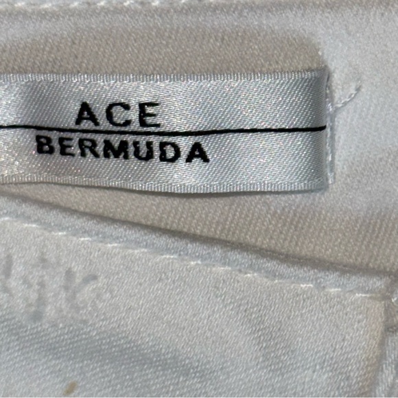 NEW Vigoss Distressed White Ace High Rise Bermuda Shorts size 25 - Picture 6 of 9